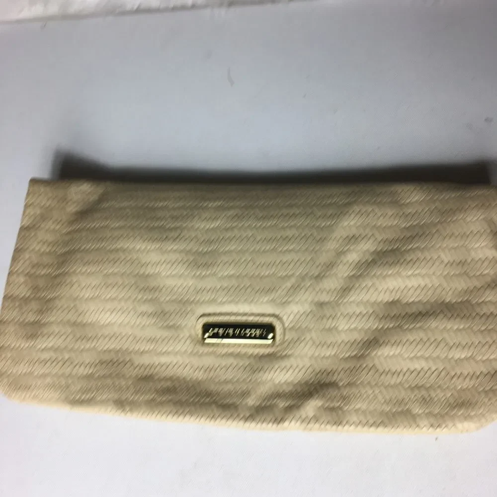 Steve Madden beige weave pattern clutch